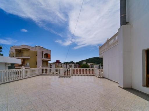 Vironas Hotel Himare Exteriör bild
