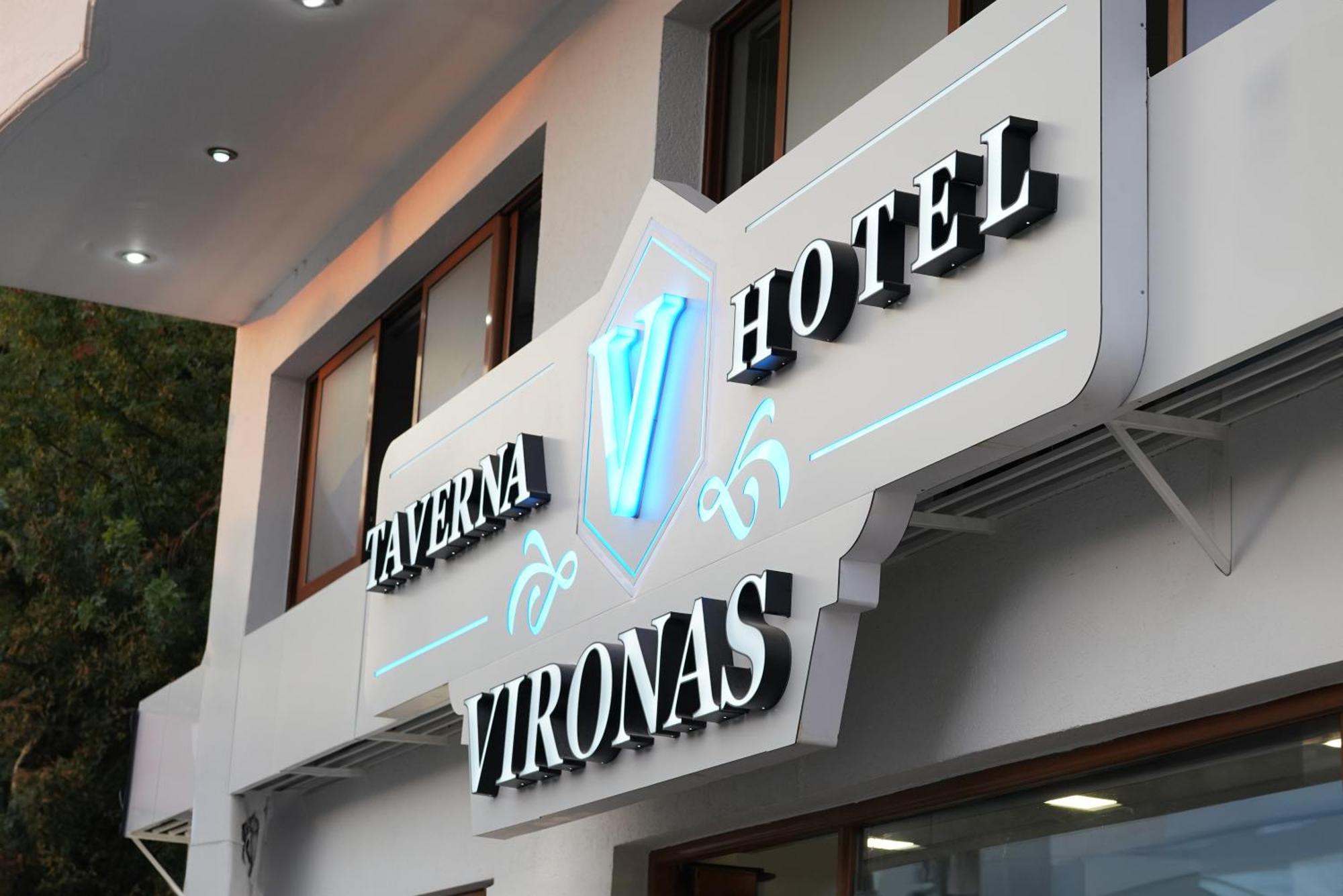 Vironas Hotel Himare Exteriör bild