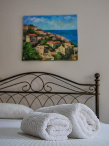 Vironas Hotel Himare Exteriör bild