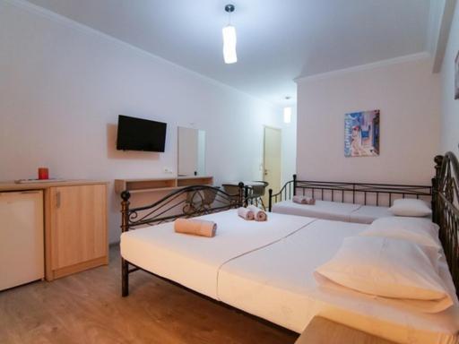 Vironas Hotel Himare Exteriör bild